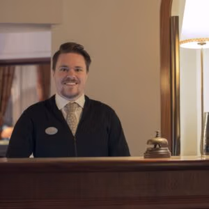 Mattias Niklasson, receptionschef på Hotel Royal